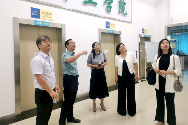 参观甘肃农业大学七猫小说
教学科研平台_副本.jpg