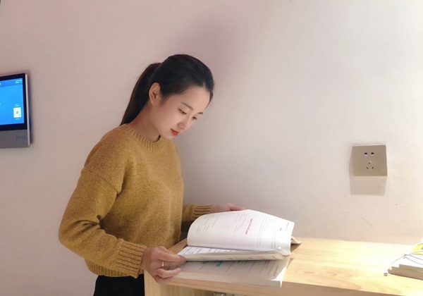 3a0eb213ddf64014b1add44fa5e44a3c.jpg 何佳1.jpg