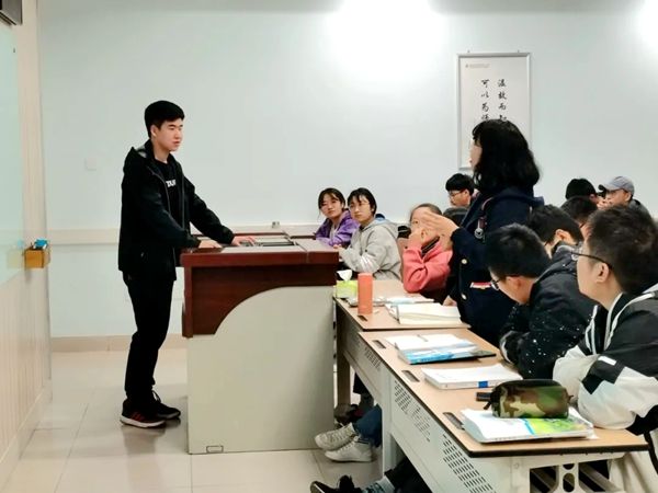 97fa1c6511964f3cb7debaa52c040afb.jpg 为大家讲解相关知识.jpg