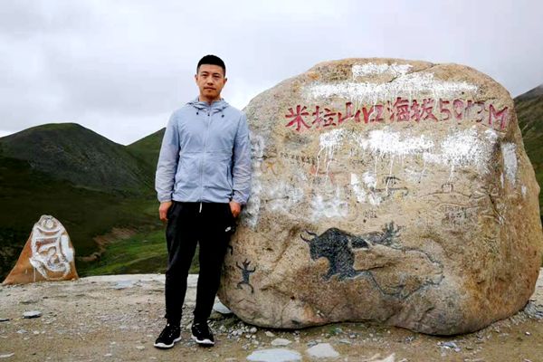 0e467d9abf034d8c8056a60ceed64672.jpg 张志新-生活照_副本.jpg